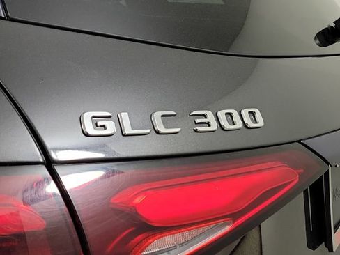 Used 2024 Mercedes-Benz GLC 300 image 9
