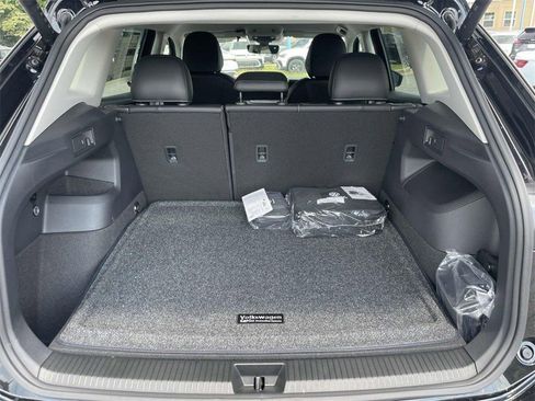New 2025 Volkswagen Tiguan SE FWD image 15
