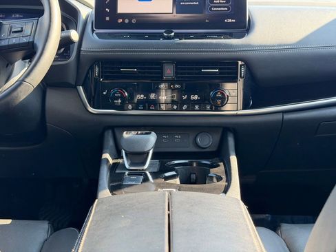 Used 2025 Nissan Rogue SL w/ Tech Package FWD image 36