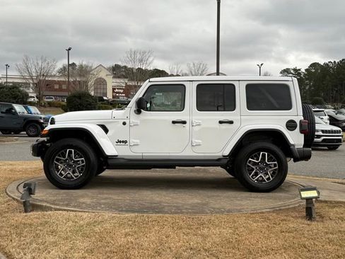 New 2026 Jeep Wrangler Unlimited Sahara AWD/4WD image 4