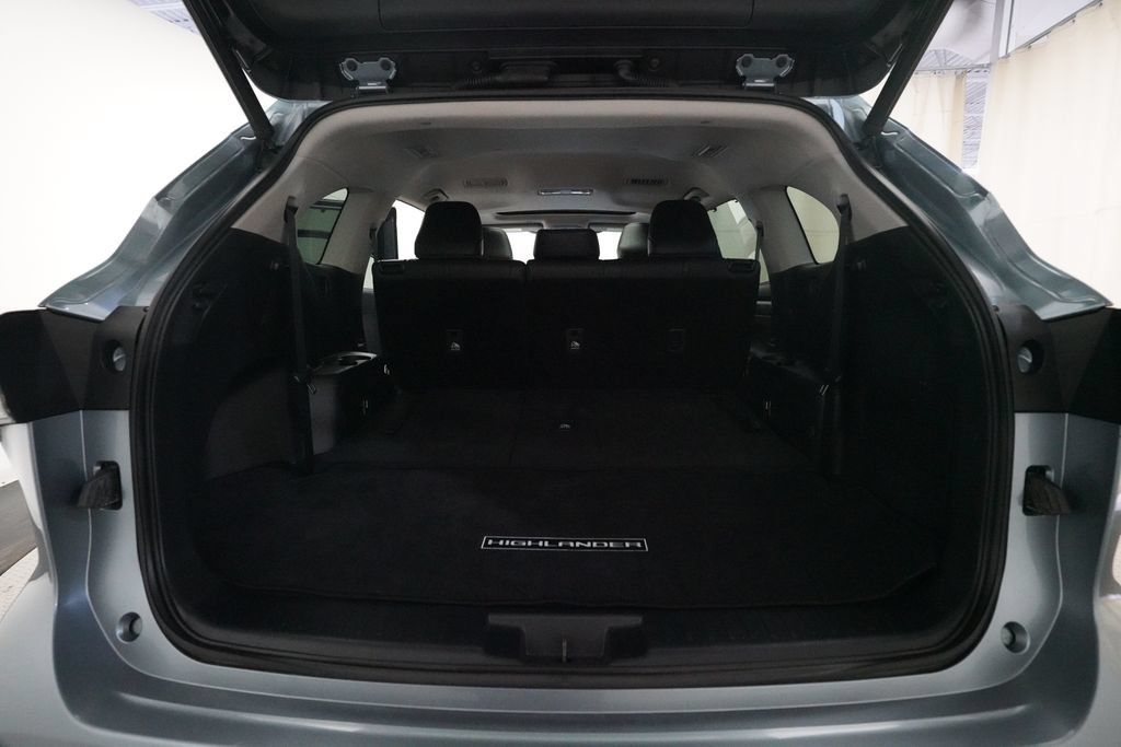 Used 2020 Toyota Highlander XLE FWD image 10