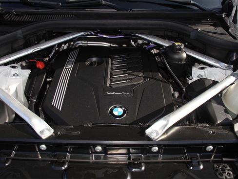 Used 2022 BMW X5 xDrive40i w/ Premium Package image 29