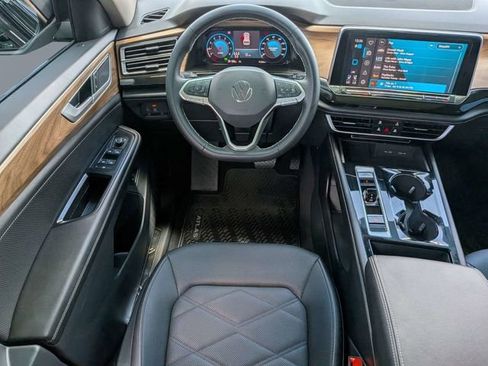 Certified 2025 Volkswagen Atlas SE FWD image 13