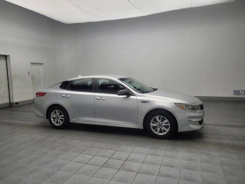 Used 2018 Kia Optima LX image 11