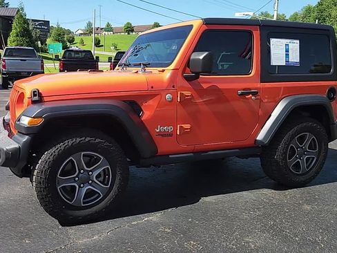 Used 2019 Jeep Wrangler Sport AWD/4WD image 2