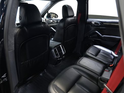 Used 2016 Porsche Cayenne GTS image 37