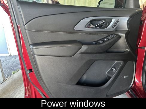 Used 2020 Chevrolet Traverse Premier image 11