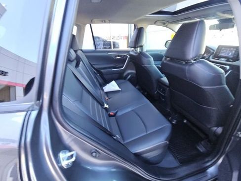 Used 2022 Toyota RAV4 XLE Premium image 26