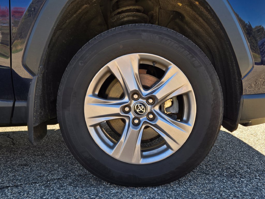 Used 2022 Toyota RAV4 XLE w/ Convenience Package AWD/4WD image 10