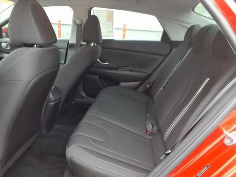 Used 2021 Hyundai Elantra SEL w/ Convenience Package image 11
