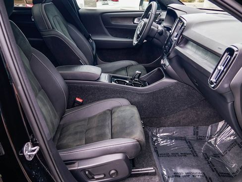 Used 2023 Volvo C40 P8 Recharge Plus w/ Protection Package Premier image 18