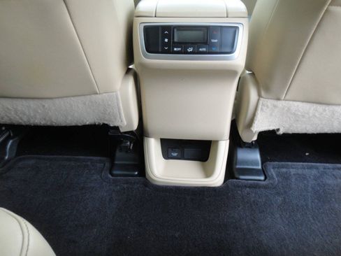 Used 2016 Toyota Highlander Limited FWD image 37