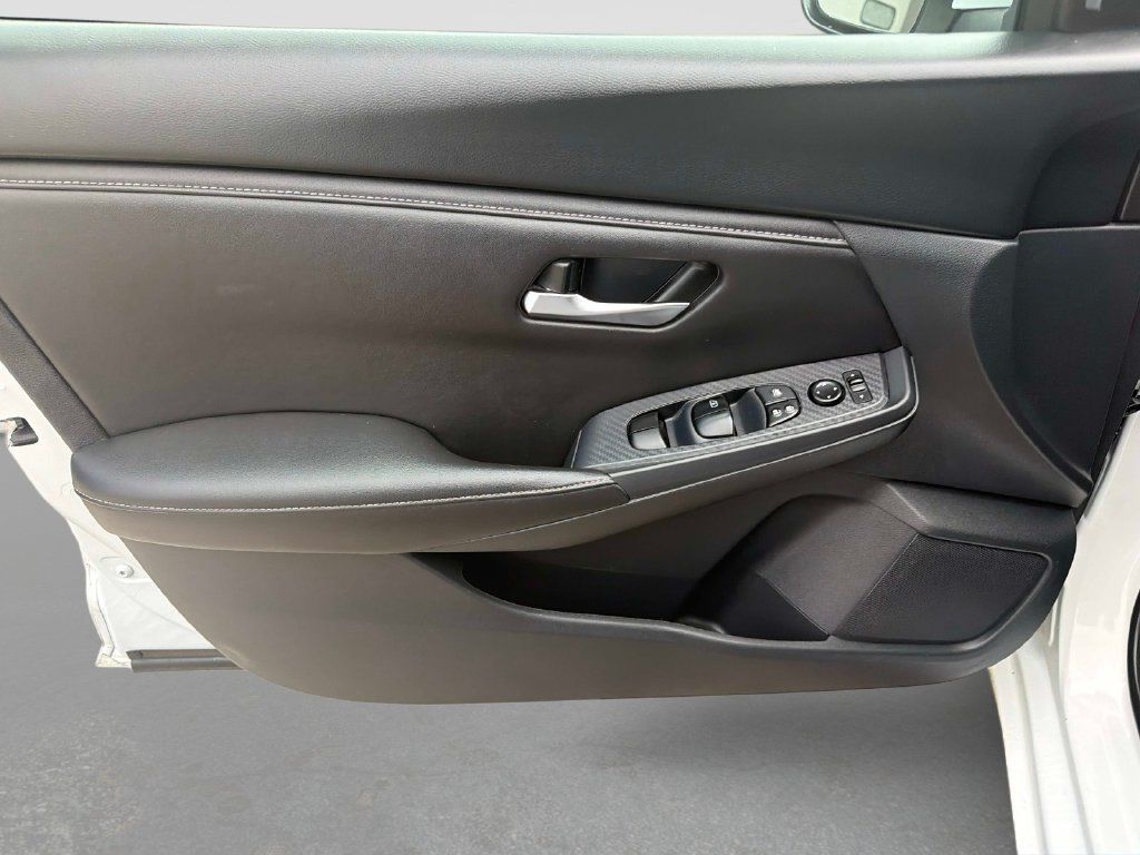 Used 2024 Nissan Sentra SV FWD image 18
