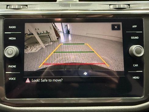 Used 2021 Volkswagen Tiguan SE FWD image 18