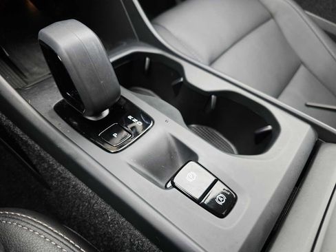 Certified 2025 Volvo XC40 B5 Core w/ Protection Package Premier image 38