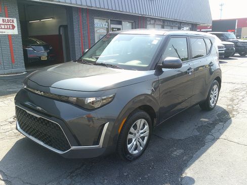 Used 2025 Kia Soul LX FWD image 10