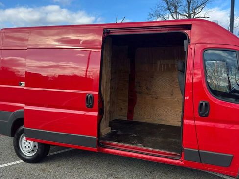 Used 2018 RAM ProMaster 2500 w/ Interior Convenience Group image 10