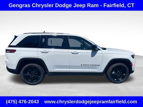 Used 2024 Jeep Grand Cherokee Limited w/ Black Appearance Package AWD/4WD image 8