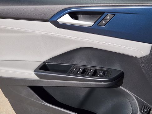 Used 2024 Volkswagen Taos SE image 23