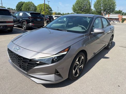 Used 2023 Hyundai Elantra SEL w/ Convenience Package FWD image 13