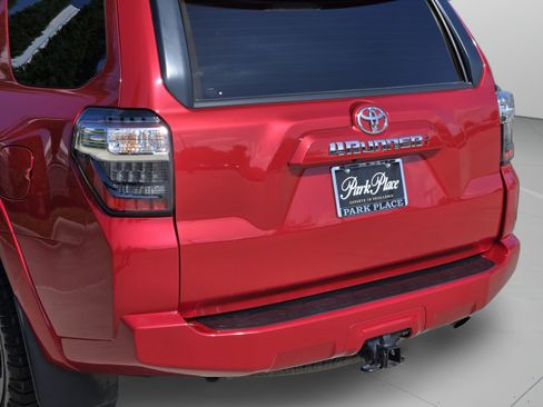 Used 2024 Toyota 4Runner SR5 AWD/4WD image 38