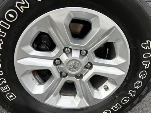 Used 2018 Toyota 4Runner SR5 Premium image 8