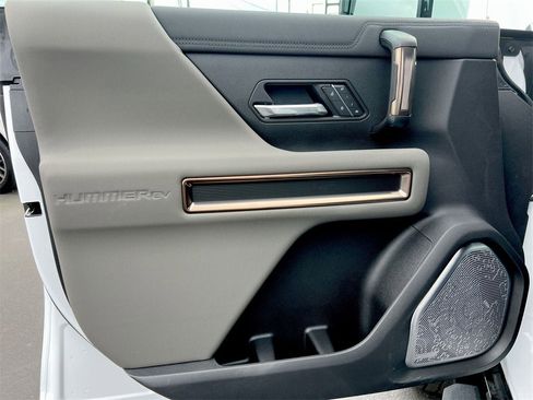 New 2025 GMC Hummer EV 2X w/ LPO, Dark Essentials Package image 19