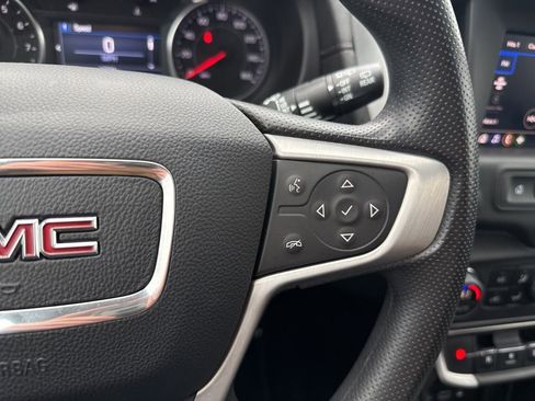 Used 2024 GMC Terrain SLE w/ Driver Convenience Package image 17