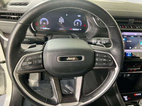 Used 2022 Jeep Grand Cherokee Limited image 11