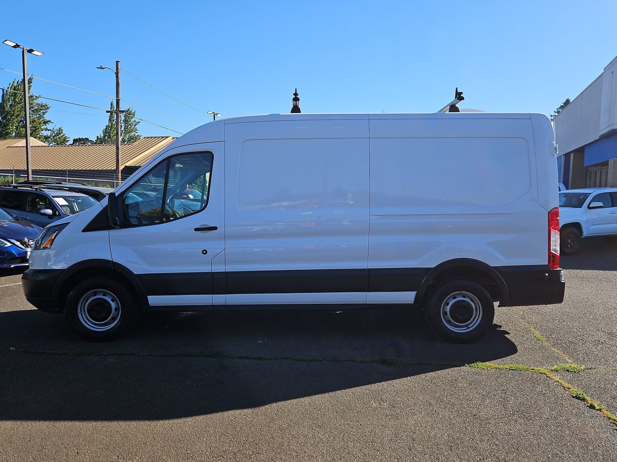 Used 2017 Ford Transit 250 148 Medium Roof RWD image 2