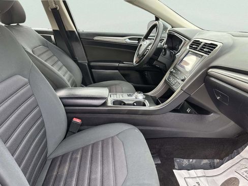 Used 2019 Ford Fusion SE FWD image 19