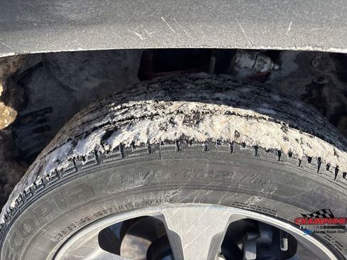 Used 2023 Jeep Grand Cherokee Limited image 13