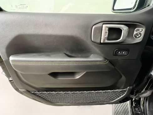 Used 2024 Jeep Wrangler Unlimited Sahara w/ Technology Group AWD/4WD image 31