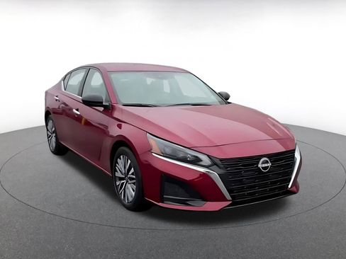 Used 2025 Nissan Altima 2.5 SV image 3