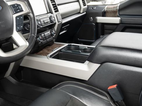 Used 2019 Ford F350 Lariat image 44