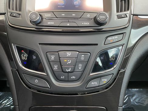 Used 2015 Buick Regal Premium w/ Experience Buick Package FWD image 28