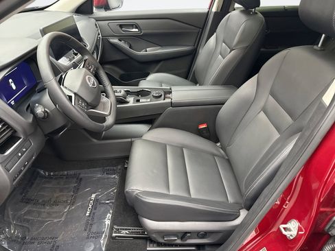 Used 2025 Nissan Rogue SL w/ Tech Package image 11