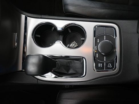 Used 2022 Jeep Grand Cherokee Laredo X image 22