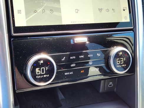 Used 2025 Land Rover Discovery S image 20