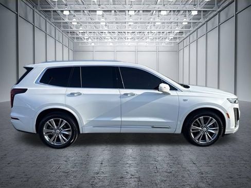 Used 2023 Cadillac XT6 Premium Luxury w/ Technology Package FWD image 6