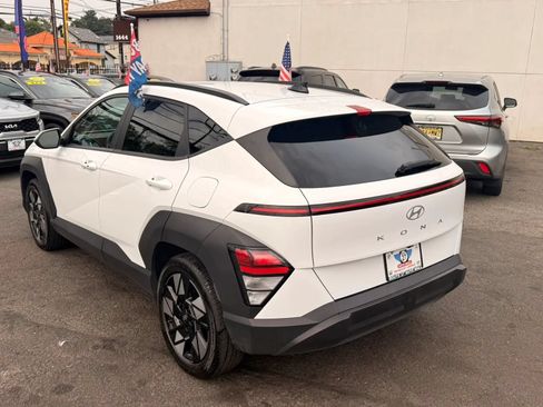 Used 2024 Hyundai Kona SEL FWD image 5