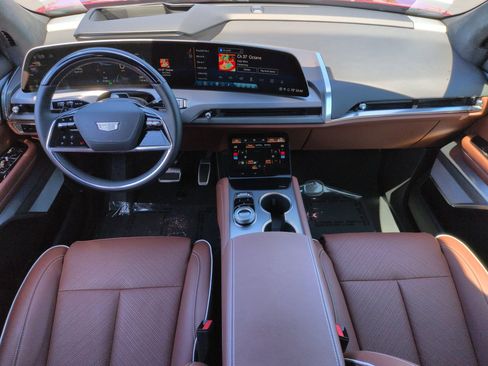 Used 2026 Cadillac Vistiq Platinum image 28