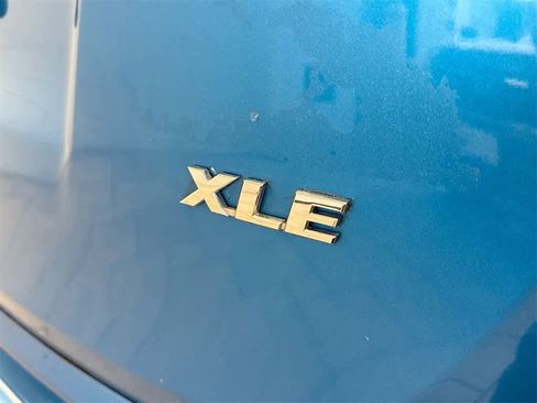 Used 2018 Toyota RAV4 XLE image 11