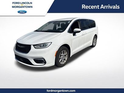 Used 2023 Chrysler Pacifica Touring-L
