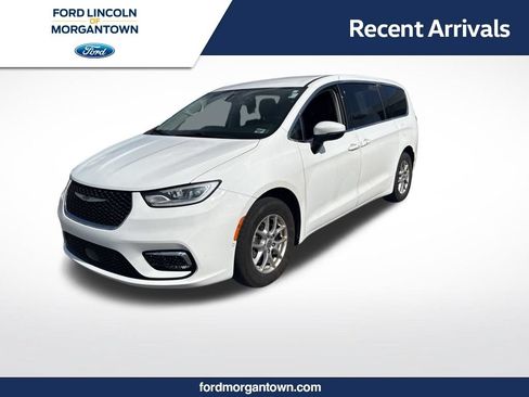 Used 2023 Chrysler Pacifica Touring-L FWD image 1