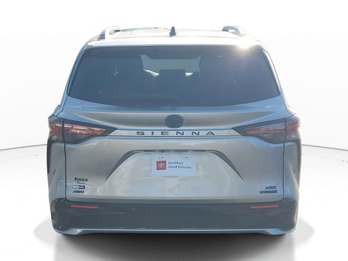 Certified 2023 Toyota Sienna XSE image 5