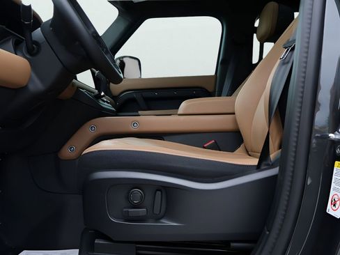 Certified 2025 Land Rover Defender 110 X AWD/4WD image 36