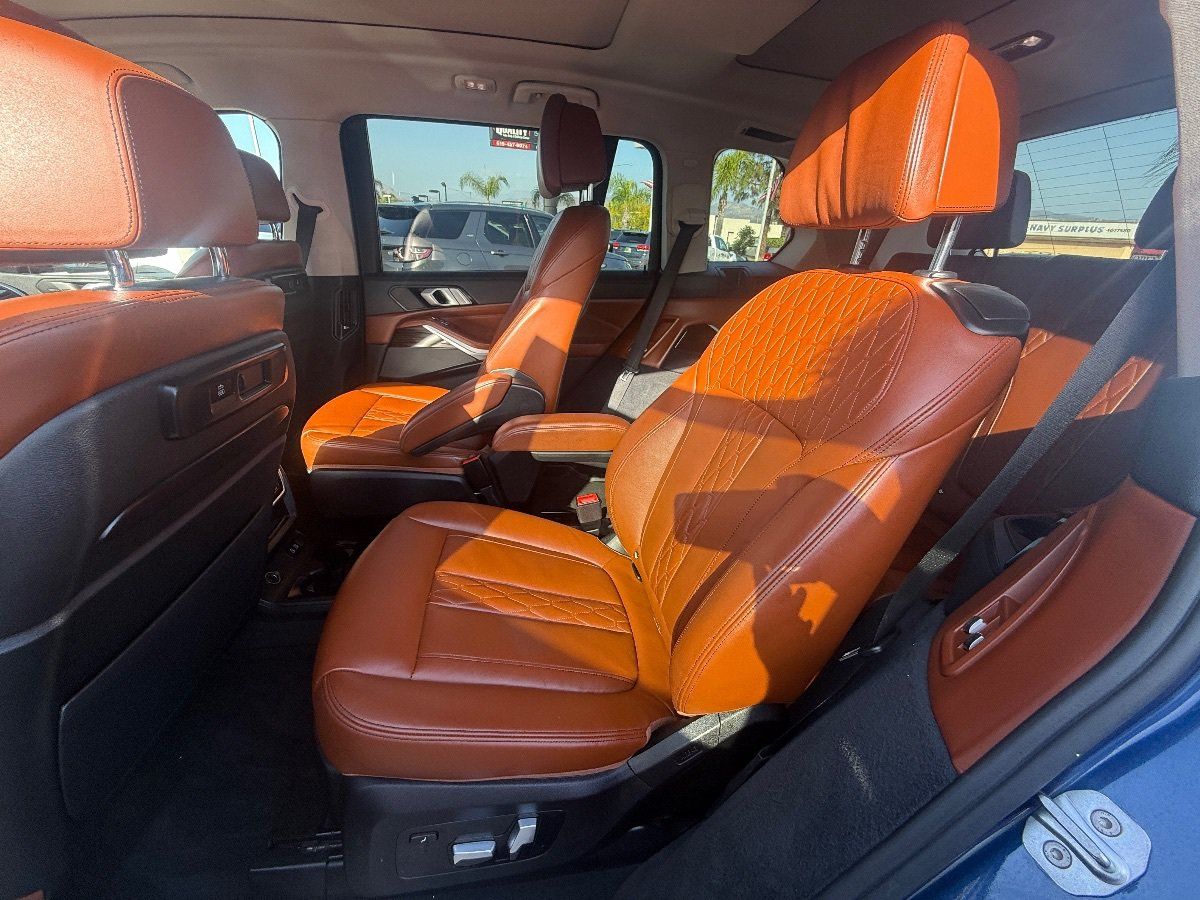 Used 2020 BMW X7 xDrive40i w/ Premium Package AWD/4WD image 13