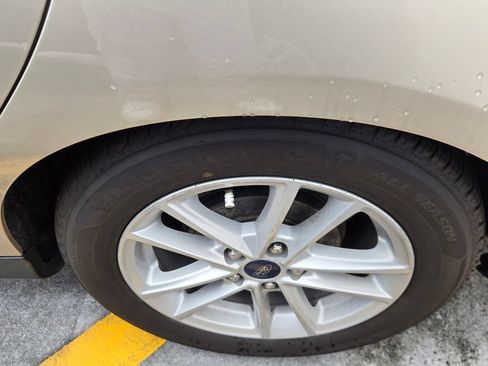 Used 2018 Ford Focus SE FWD image 8