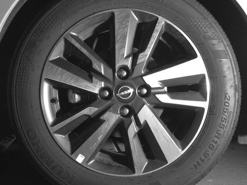 Used 2025 Nissan Versa SV FWD image 12